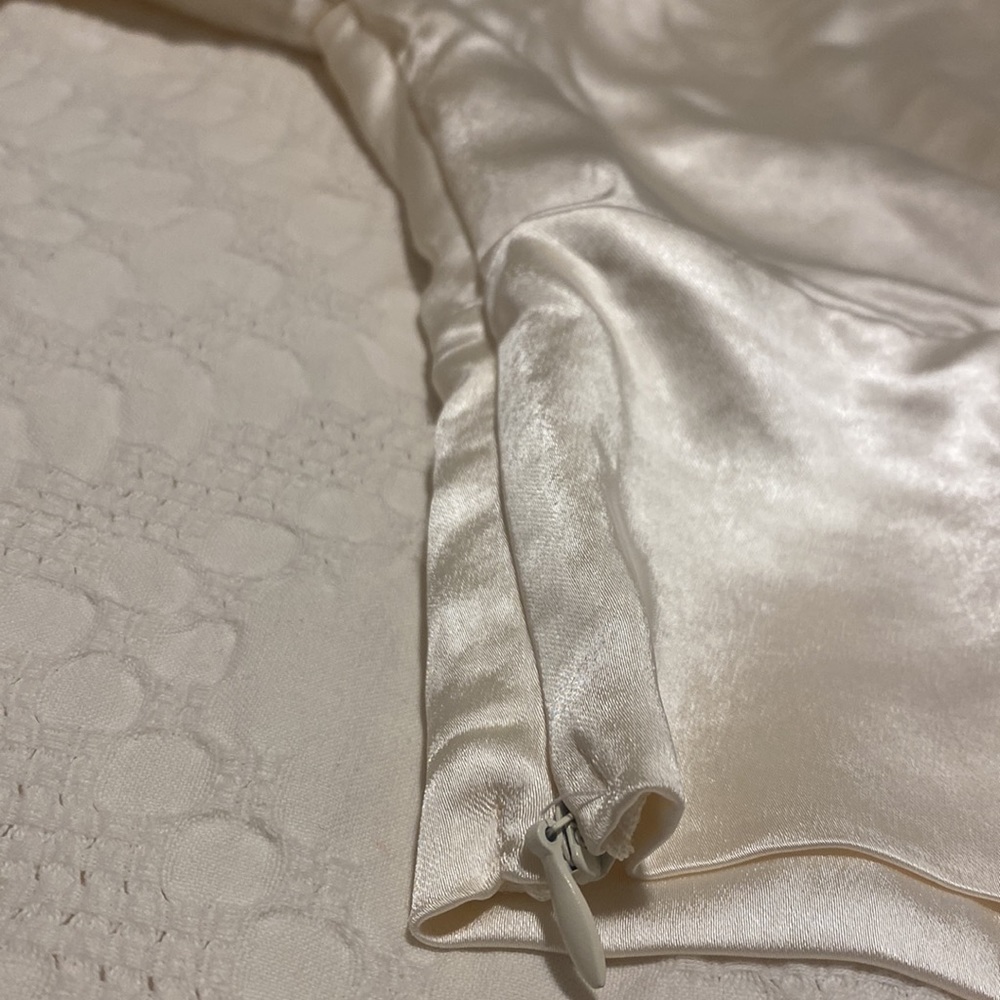 NWT Lulu’s satin puff sleeve tie-front crop top - Picture 5 of 7